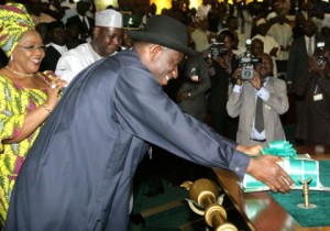 President-Goodluck-Jonathan-laying-the-budget-proposal-before-the-National-Assembly-480x336