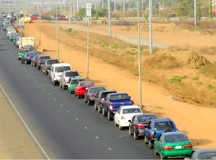 Fuel scarcity bites harder; litre hits N340 as Nigerians groan