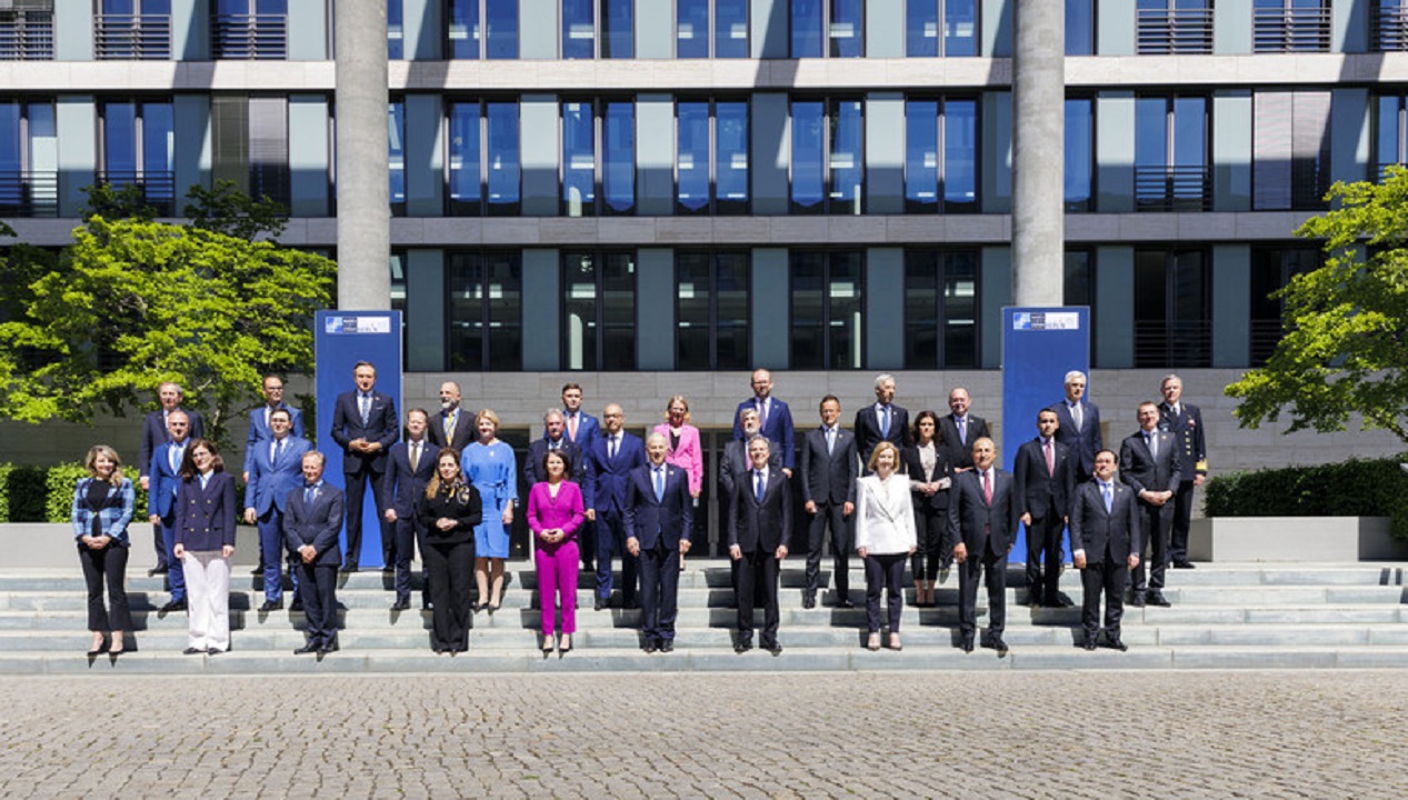 Official photo of NATO Ministers of Foreign Affairs - Informal Meeting of NATO Ministers of Foreign Affairs